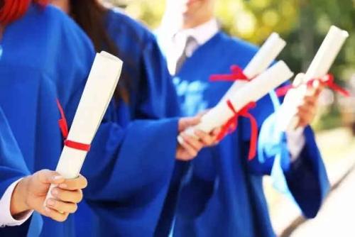 湖南成人高考毕业证是由学校发的吗？